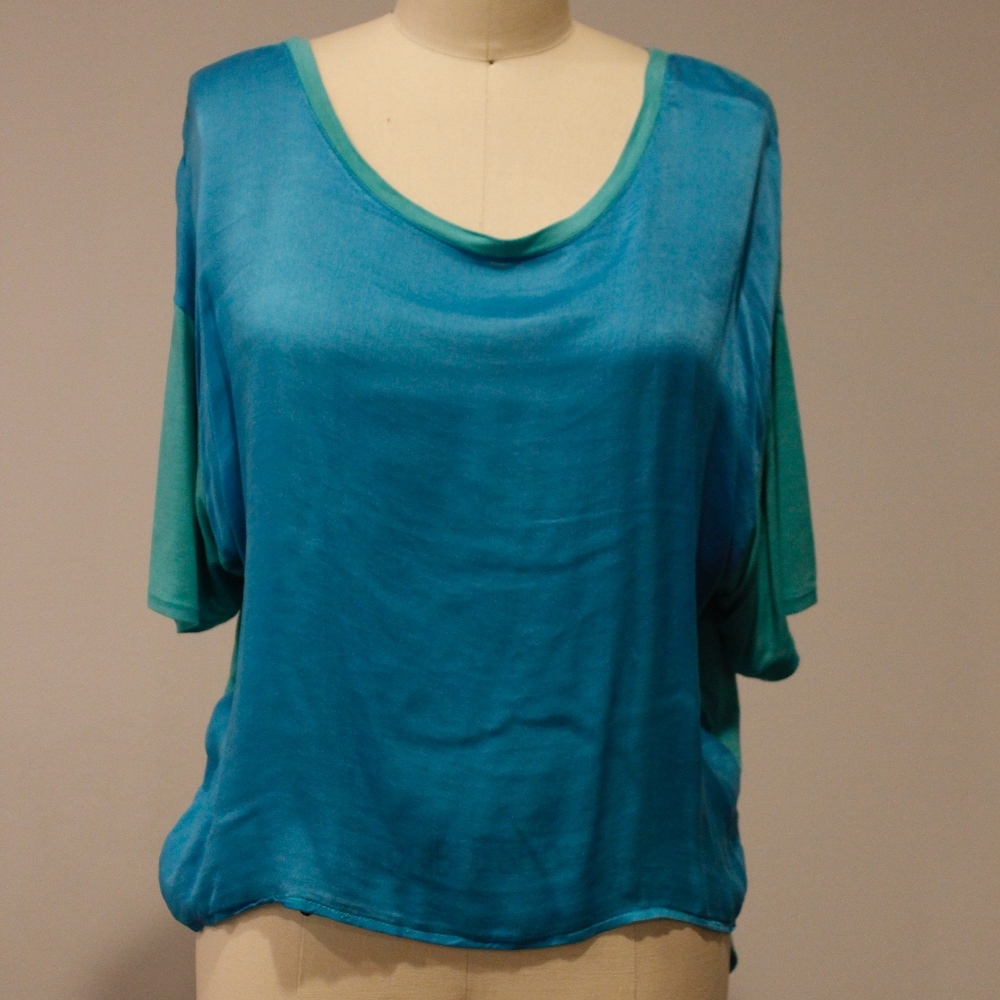 Fraiche Scoop Neck top, Silky Front, Short Sleeves